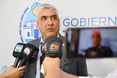 Un ministro provincial responde con dureza a las críticas de un ex funcionario nacional sobre la gestión económica