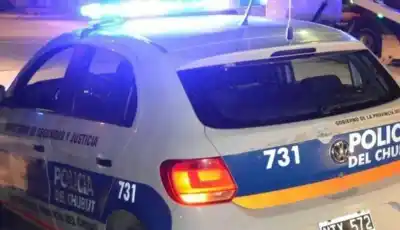 Se metió al baño para escapar del fuego y los bomberos lo encontraron en el lugar menos pensado