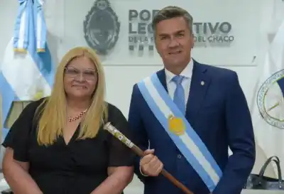 Zdero se fue a Europa y el sillón de la gobernación chaqueña ya tiene nueva dueña