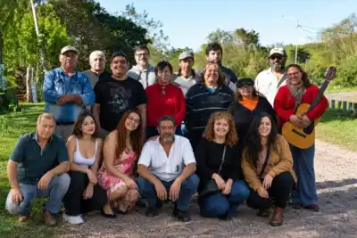 Reunió a 14 escritores de Barranqueras y los publicó en un material que nadie esperaba