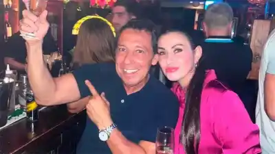 Empresario filmado en bar imitando gestos similares a los que llevaron a su hija a prisión