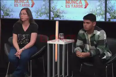 La plaza que sueñan los alumnos de una escuela de Paraná: naranjos, poetas y un misterio sin resolver
