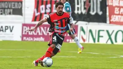 Ganó un título con Riquelme y Palermo, jugó en Patronato y hoy atiende un almacén en un pueblo de 150 habitantes