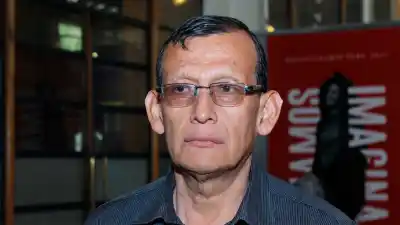 El idioma que se resiste a morir: el experto peruano que llega a Santiago para hablar de la literatura quechua
