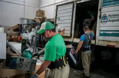 El sexto viaje que nadie vio: Paraná manda 20.000 kilos de basura electrónica a Buenos Aires