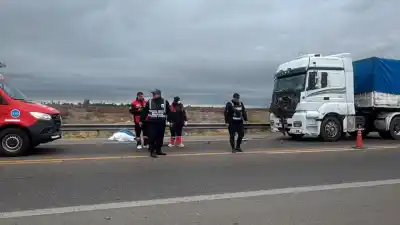 Caminaba sobre la Ruta 20 y un camión lo embistió: la Justicia investiga qué pasó antes del impacto