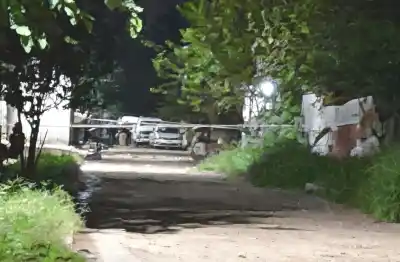 Un hombre fue atacado por un grupo en su barrio: lo trasladaron al hospital pero ingresó sin vida