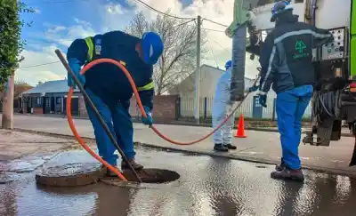 Lluvias en Madryn: refuerzan los controles en la red cloacal