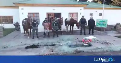 Patrullaron a caballo por el Jeinimeni y algo apareció oculto entre los matorrales
