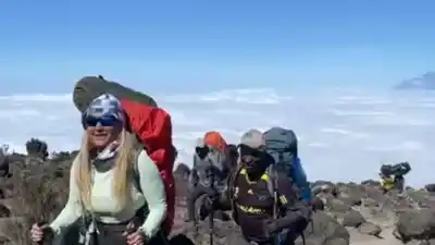 Caminó 60 km en el Kilimanjaro, pero a 300 metros de la cima algo la obligó a frenar