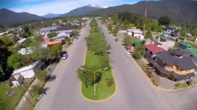 Chubut le reclama a Lago Puelo casi dos millones: el convenio que nadie firma desde 2022