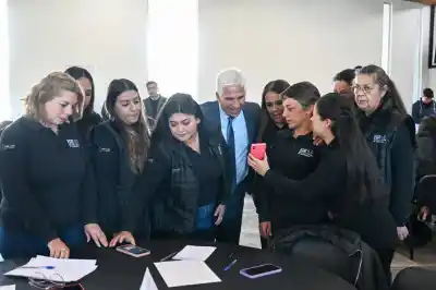 Poggi se sentó con los operadores del 911 y ellos le contaron lo que nunca le habían dicho a un gobernador