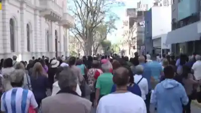 La fe se hizo multitud en Paraná: San Miguel recorrió las calles y hubo un momento que todos esperaban