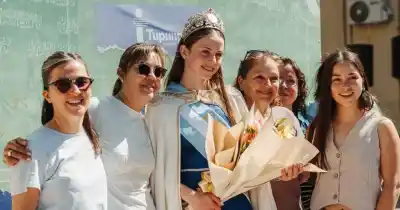 Volvió a Tupungato con la corona bajo el brazo y cientos de vecinos la esperaban