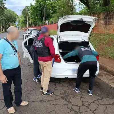 Perseguían un auto sospechoso por robos en Posadas: lo que apareció adentro cambió la investigación