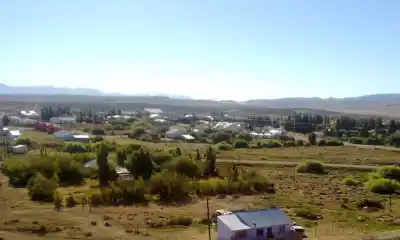 101 años calentándose a leña: el día que Lago Blanco firmó el convenio que puede cambiarlo todo