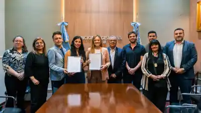 Firmaron un acuerdo entre la Legislatura y la UNLaR: lo que podrán hacer los estudiantes