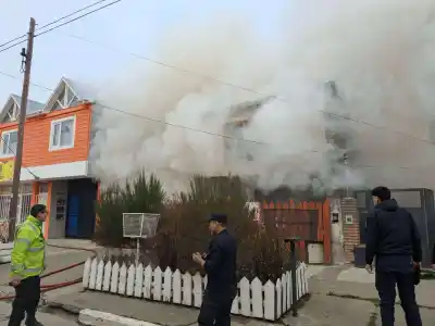 Se metieron a la casa en llamas y lo que hicieron adentro sorprendió a todos
