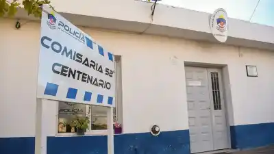 Se dispararon a metros de una escuela de Centenario y algo en la escena no cerró
