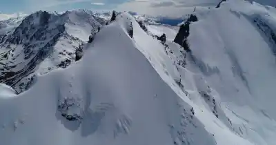 Escalaban en la Patagonia: una turista francesa murió sepultada por una avalancha y su pareja se salvó de milagro
