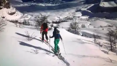 La avalancha en el Cerro Crestón: el grupo de amigos que excavó con sus manos para salvar a dos esquiadores