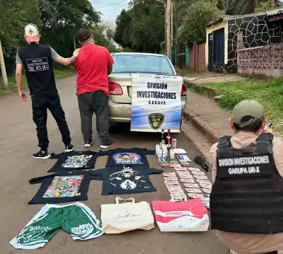 Salió de la distribuidora con dos bolsas y las cámaras lo terminaron complicando