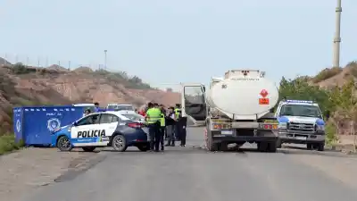 Un camión cisterna y un Corsa chocaron de frente en Bajada de Maida: lo que se sabe del conductor