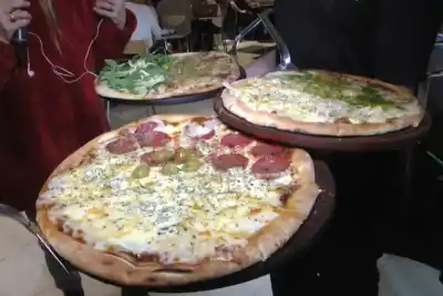 Paraná ama la pizza: la noche que las pizzerías no se olvidarán