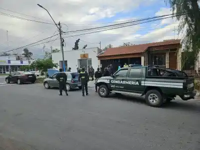 Los seguían por las calles de Jáchal: cuando los frenaron, uno hizo un movimiento que los delató