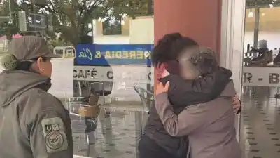 Una alerta al 145 encendió todas las alarmas: la mujer viajaba desde Neuquén y la encontraron en el lugar menos pensado