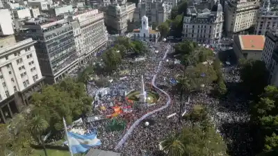 El libro que revela por qué la política argentina juega en una cancha que no es suya