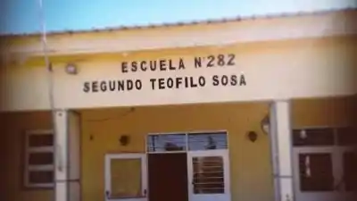 Una madre denunció irregularidades en la escuela de Quirós y ahora la Justicia le puso una restricción