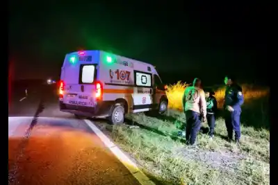Iba al hospital con su mamá en moto: un camión las rozó y la joven no volvió a casa
