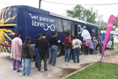 El camión que recorre el Chaco y devuelve la vista a miles de chicos ya tiene nuevas paradas