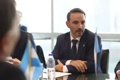 Valdés viaja a París y lo que busca para Corrientes puede cambiar el mapa productivo