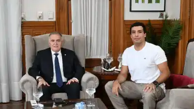 Medina volvió a Tucumán con tres medallas: lo que dijo Jaldo adentro de Casa de Gobierno