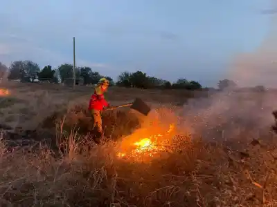 El fuego avanzaba hacia las casas del barrio 1° de Mayo: la maniobra que cambió todo