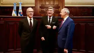 Milei brinda en París, Bullrich se muestra en Mar del Plata y la Corte define el futuro de la tierra
