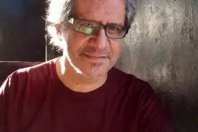 Tres tomos para no olvidar el cine argentino: el autor que los escribió llega a Santiago