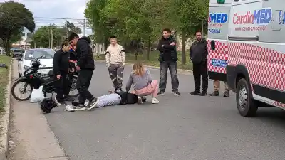 Iba en moto cerca de Tribunales y terminó en el hospital: lo que preocupa a los médicos