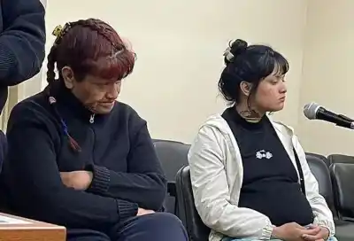 Entró a un baño del Centro Cívico con su madre y salió esposada: lo que las cámaras no perdonaron