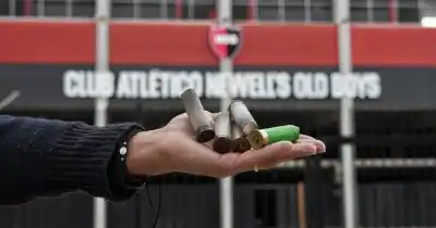 La Policía entró a la sede de Newell's a los tiros y ahora investigan a los propios agentes