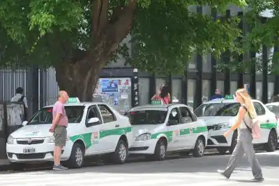 El alquiler de taxis en La Plata tiene los días contados: el gremio quiere ponerle un techo