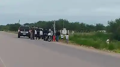 Un motociclista sufrió una caída inesperada en la ruta tras un evento masivo