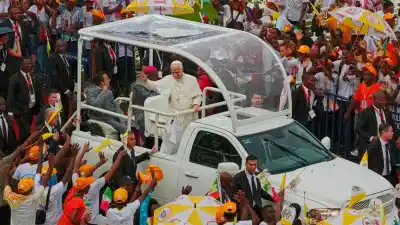 El periodista que vive en Santiago del Estero y anticipa lo que dirá el Papa León XIV