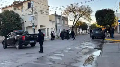 Iba en bici por Villa María y terminó internado tras el impacto con una camioneta