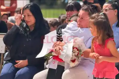 36 años de guardapolvo y un regalo de Stitch: el día que la directora no se esperaba