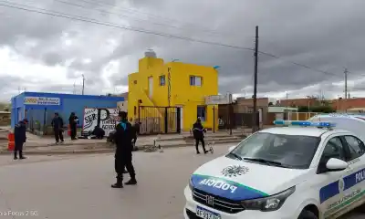 Trelew: balearon a dos hombres en plena calle y uno logró escapar