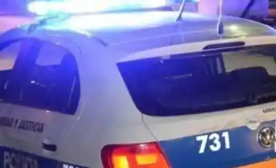 A plena luz del mediodía en Trelew: los vecinos del barrio Malvinas escucharon las detonaciones y encontraron dos hombres heridos