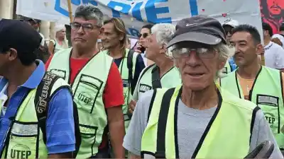 Renuevan el carnet en Paraná pero nadie les dice qué pasará con sus trabajos
